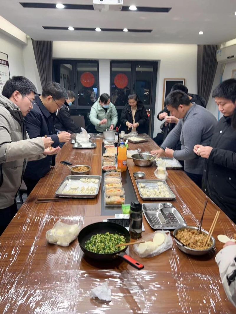 通達軟件公司組織開展“情暖冬至，餃香飄逸”冬至包餃子活動